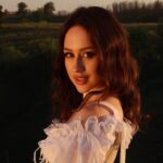 Марʼяна Ромась випустила пісню «За партою» про дитинство і теплі спогади