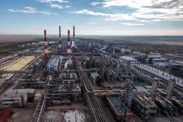 Українські дрони вдарили по газових об’єктах РФ за 1500 км: Зеленський заявив про “далекобійні санкції”