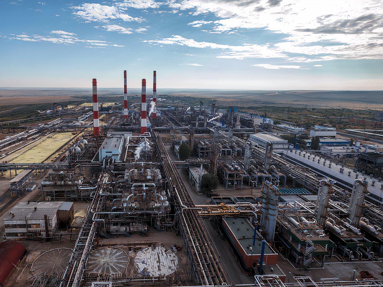 Українські дрони вдарили по газових об’єктах РФ за 1500 км: Зеленський заявив про “далекобійні санкції”