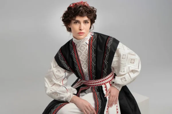 Українська дизайнерка Оксана Полонець за п’ять днів створила унікальне вбрання для виставки в Таїланді