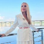 Чому ми досі дивуємося, коли жінка має гарний вигляд після 60?