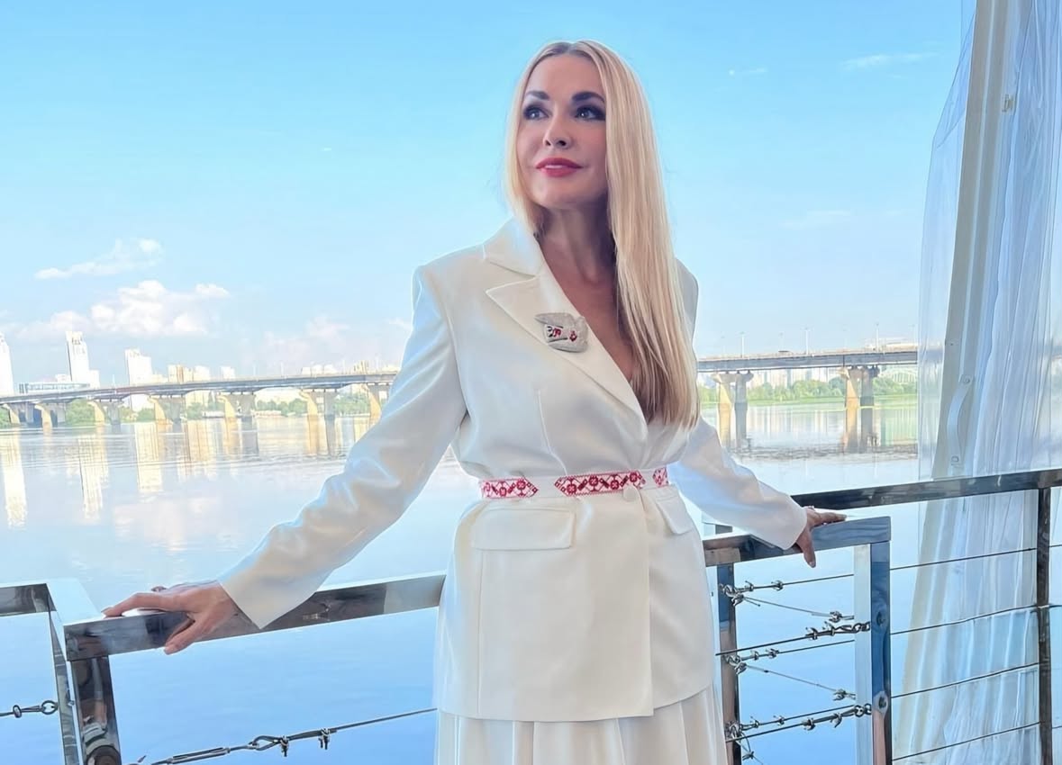 Чому ми досі дивуємося, коли жінка має гарний вигляд після 60?